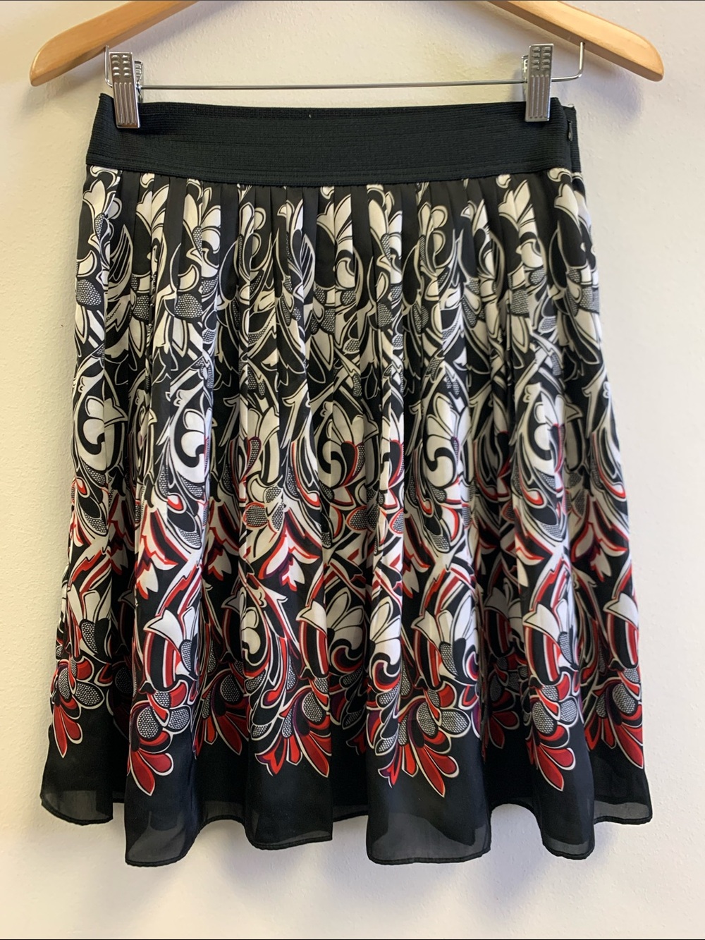 White House Black Market Black, White & Red Floral Circle Skirt